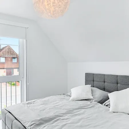 Weisses Einfamilienhaus In Vabali Naehe *